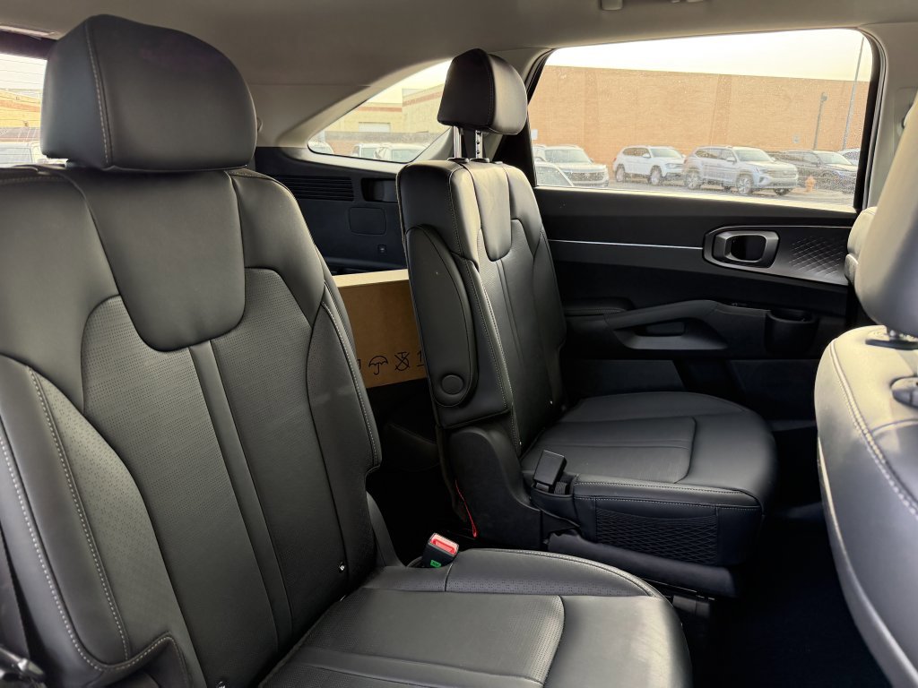 Used 2025 Kia Sorento EX image 38
