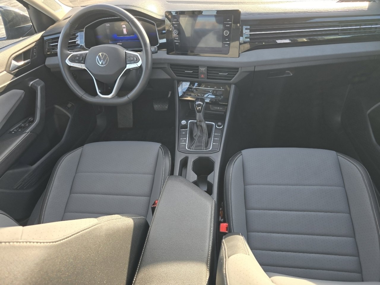 Used 2025 Volkswagen Jetta SE image 21