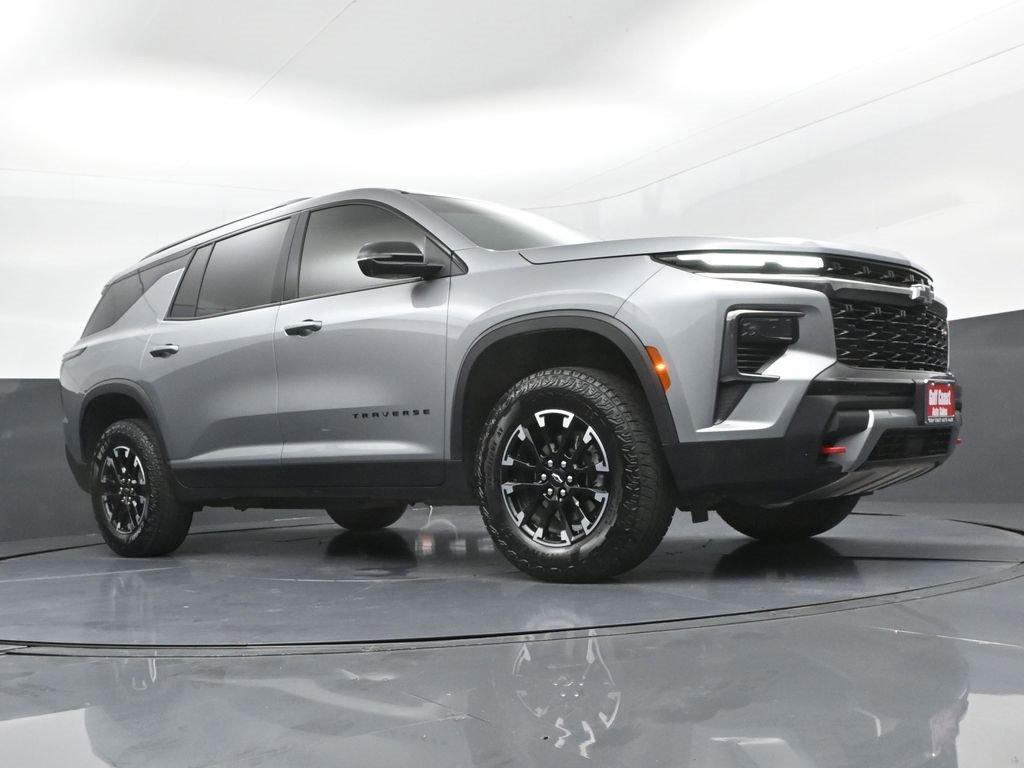 Used 2025 Chevrolet Traverse Z71 w/ Driver Confidence Package image 29