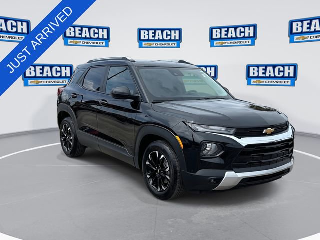 Used 2023 Chevrolet TrailBlazer LT w/ Convenience Package FWD image 2