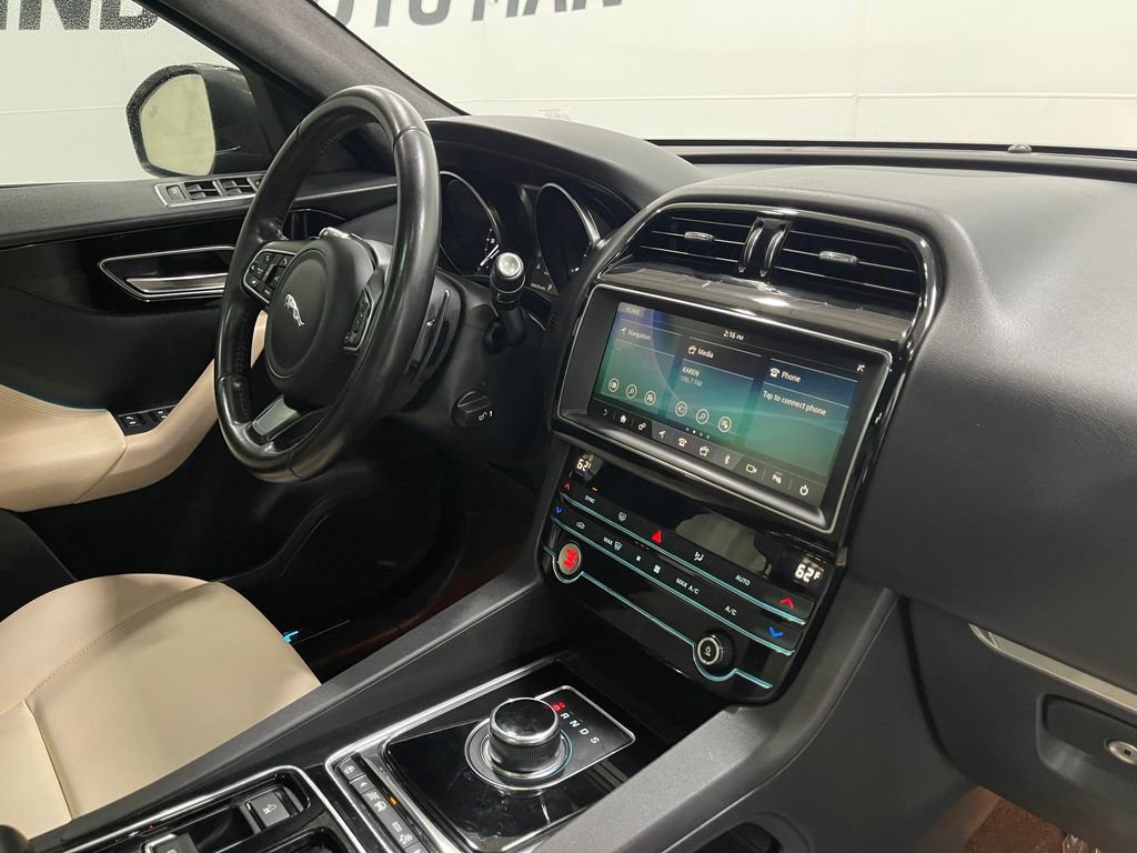 Used 2020 Jaguar F-PACE Premium image 22
