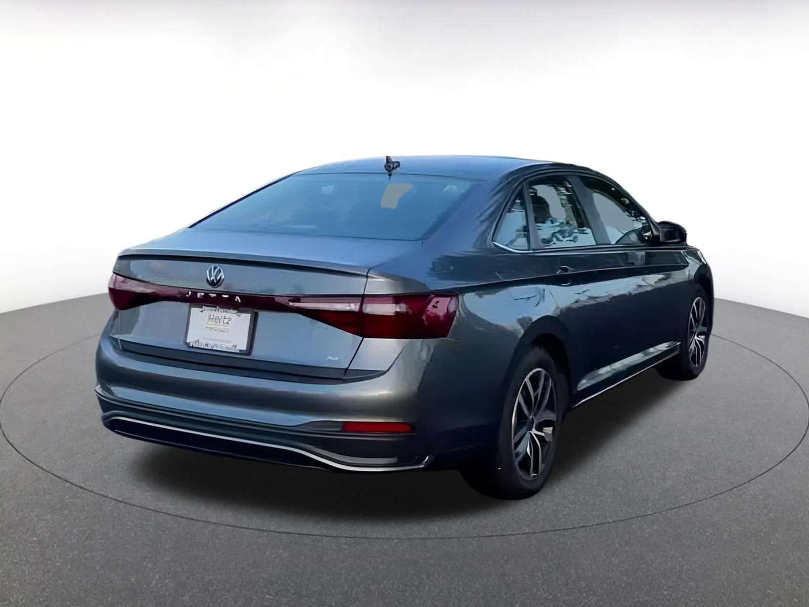 Used 2025 Volkswagen Jetta SE image 14