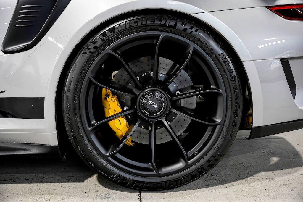 Used 2019 Porsche 911 GT3 RS RWD image 13
