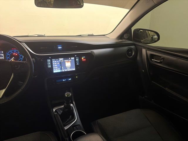 Used 2018 Toyota Corolla SE image 28