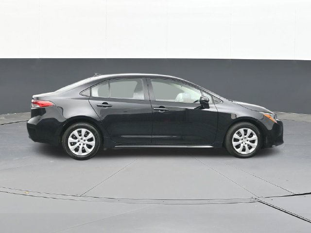 Used 2025 Toyota Corolla LE FWD image 16