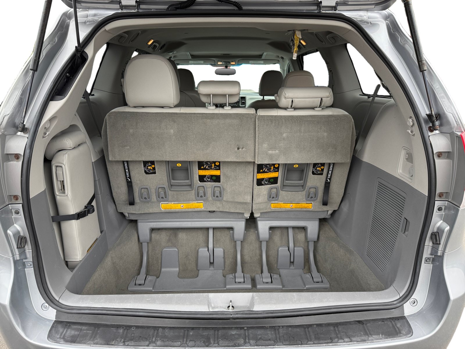 Used 2012 Toyota Sienna XLE FWD image 17