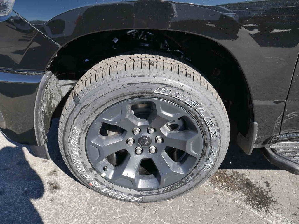 New 2026 RAM 1500 Express AWD/4WD image 12