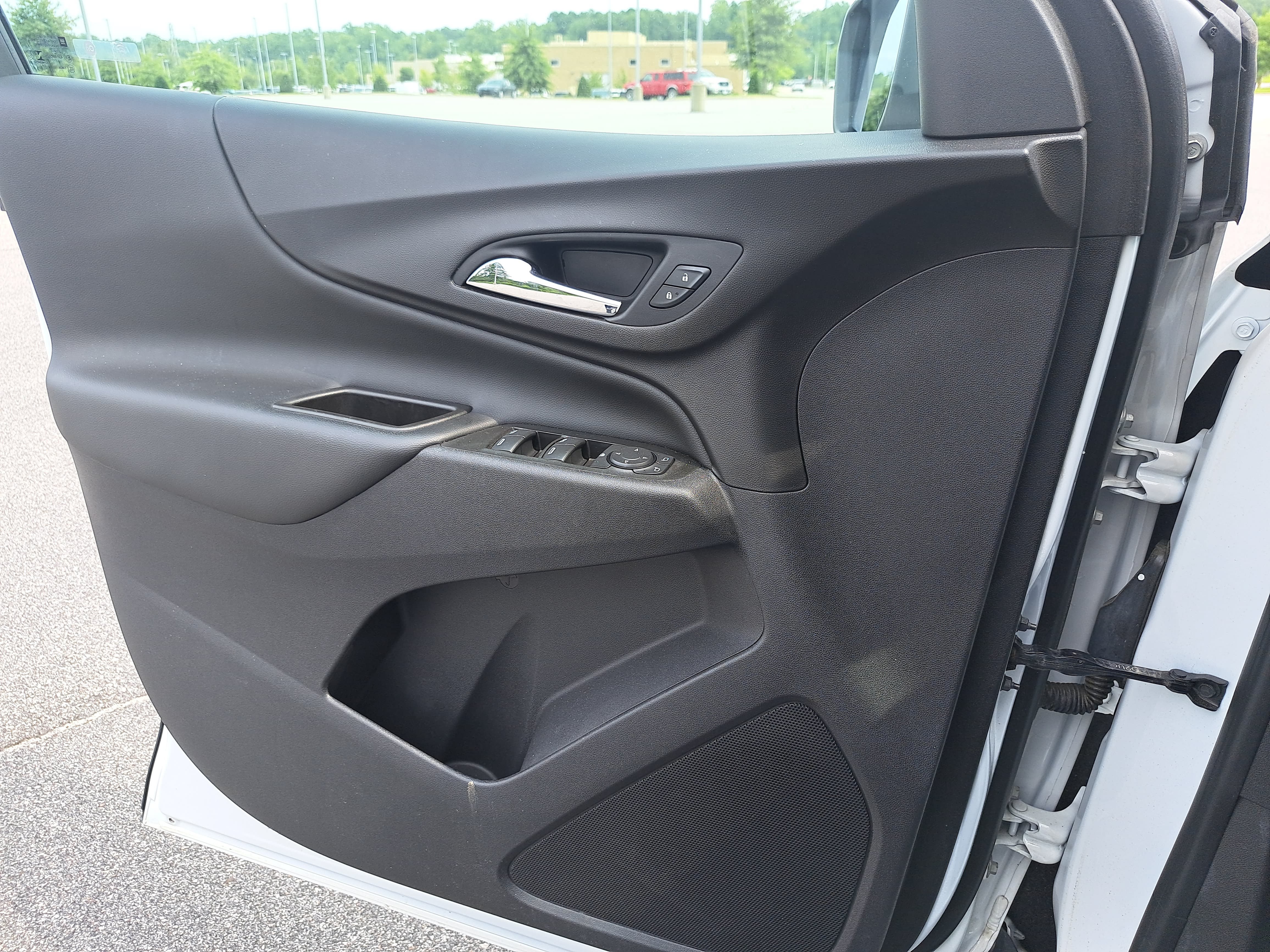 Used 2021 Chevrolet Equinox LT FWD image 26
