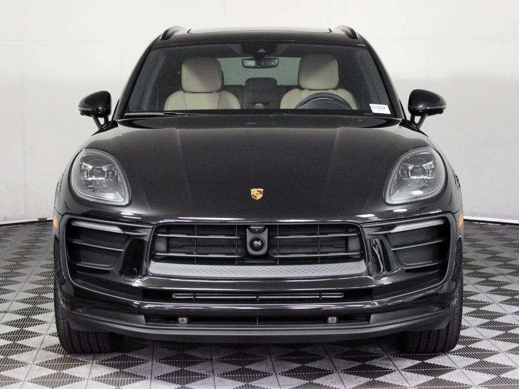 Certified 2025 Porsche Macan image 10