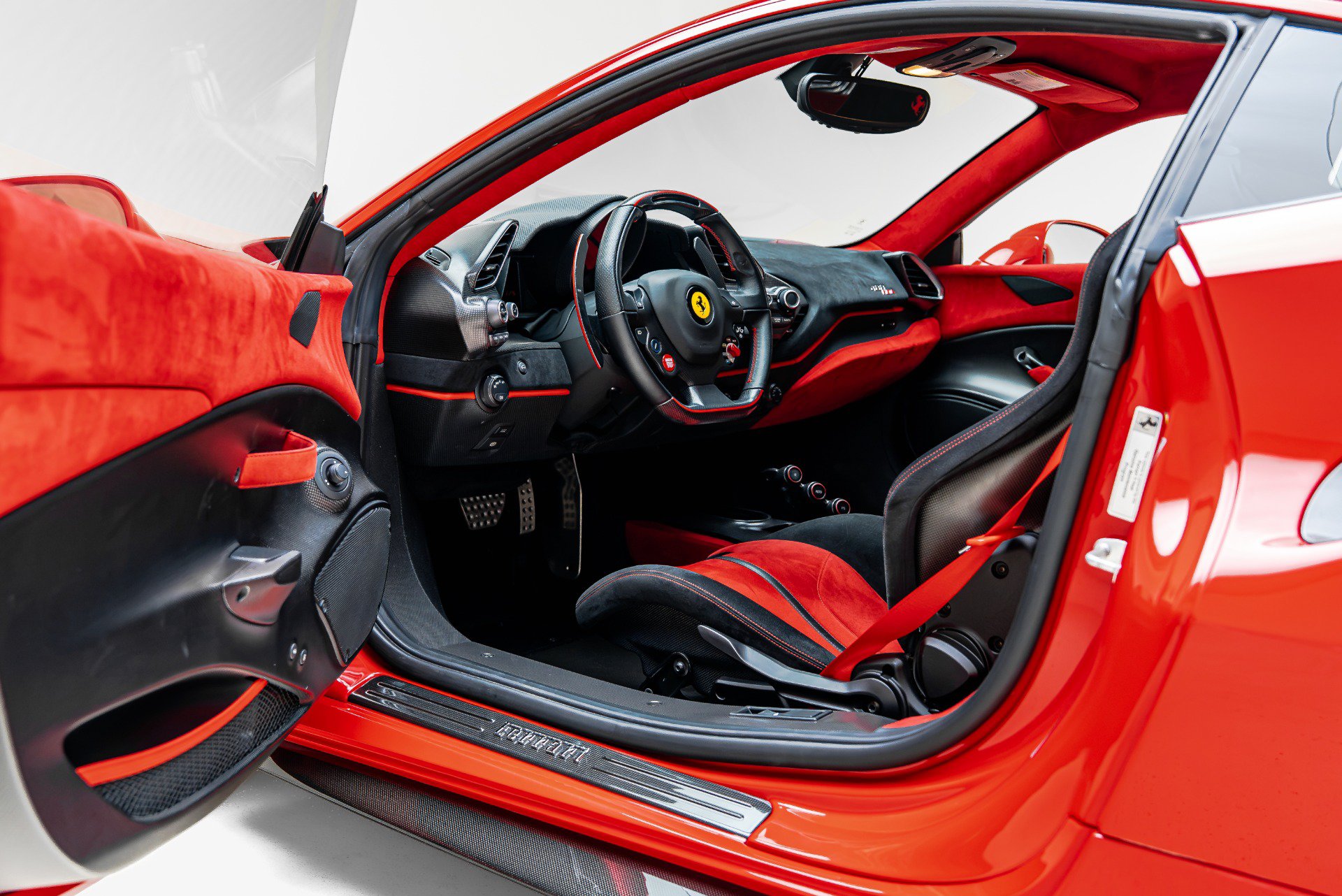 Used 2019 Ferrari 488 Pista Coupe RWD image 3