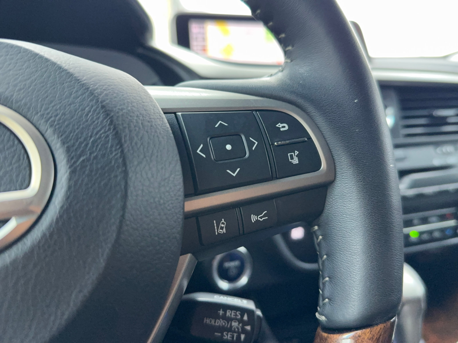 Used 2018 Lexus RX 450h AWD w/ Premium Package image 34