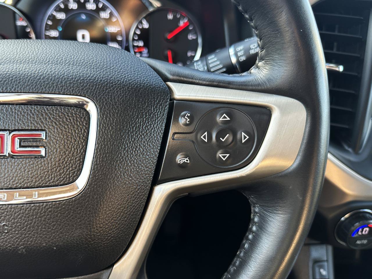 Used 2018 GMC Acadia Denali w/ Technology Package AWD/4WD image 62