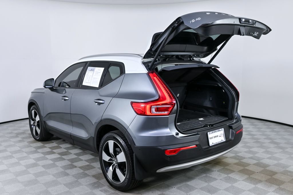 Used 2019 Volvo XC40 T5 Momentum image 31