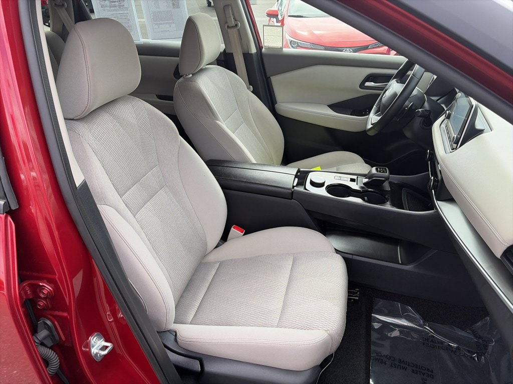 Used 2025 Nissan Rogue SV AWD/4WD image 19