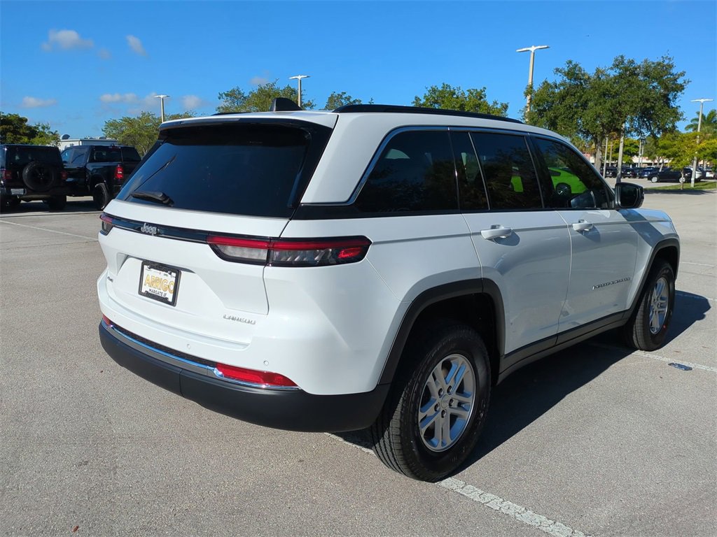 New 2025 Jeep Grand Cherokee Laredo image 5