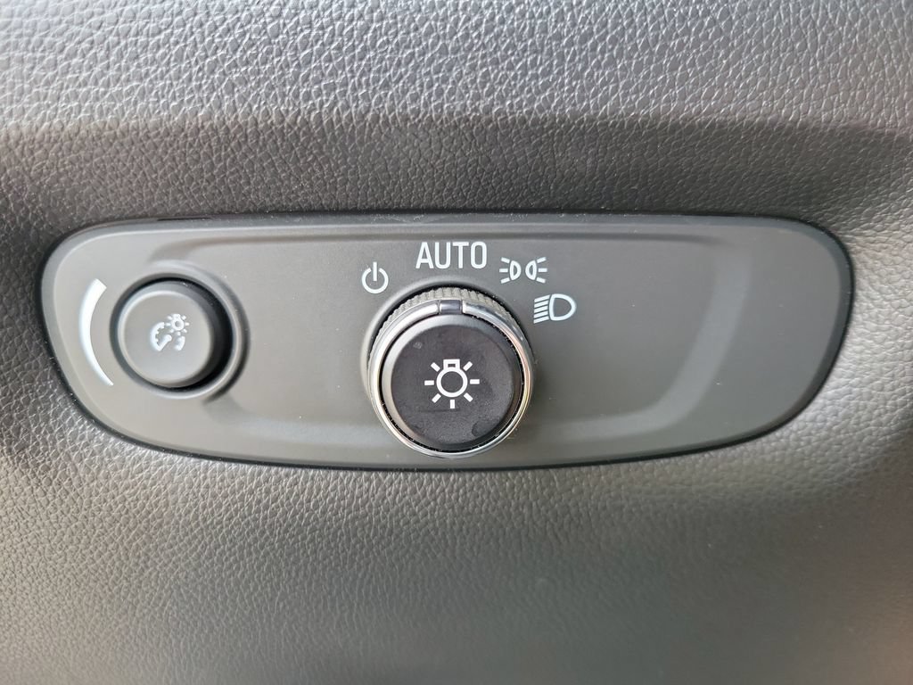 Used 2022 Chevrolet Traverse LT w/ LT Premium Package AWD/4WD image 25