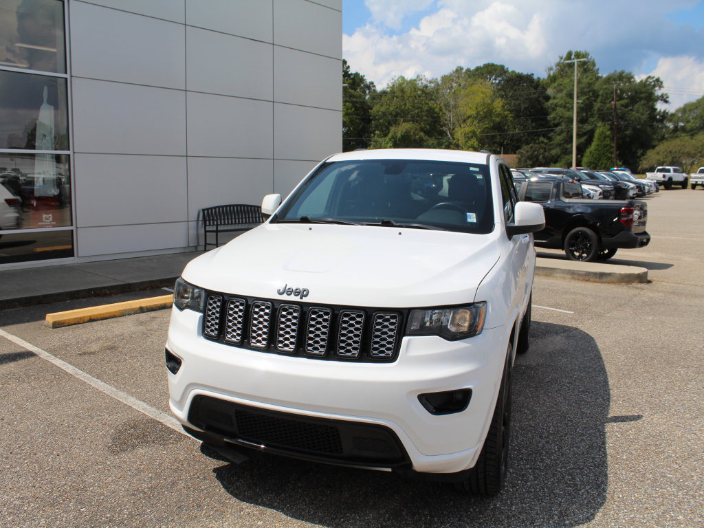 Used 2019 Jeep Grand Cherokee Altitude AWD/4WD image 5
