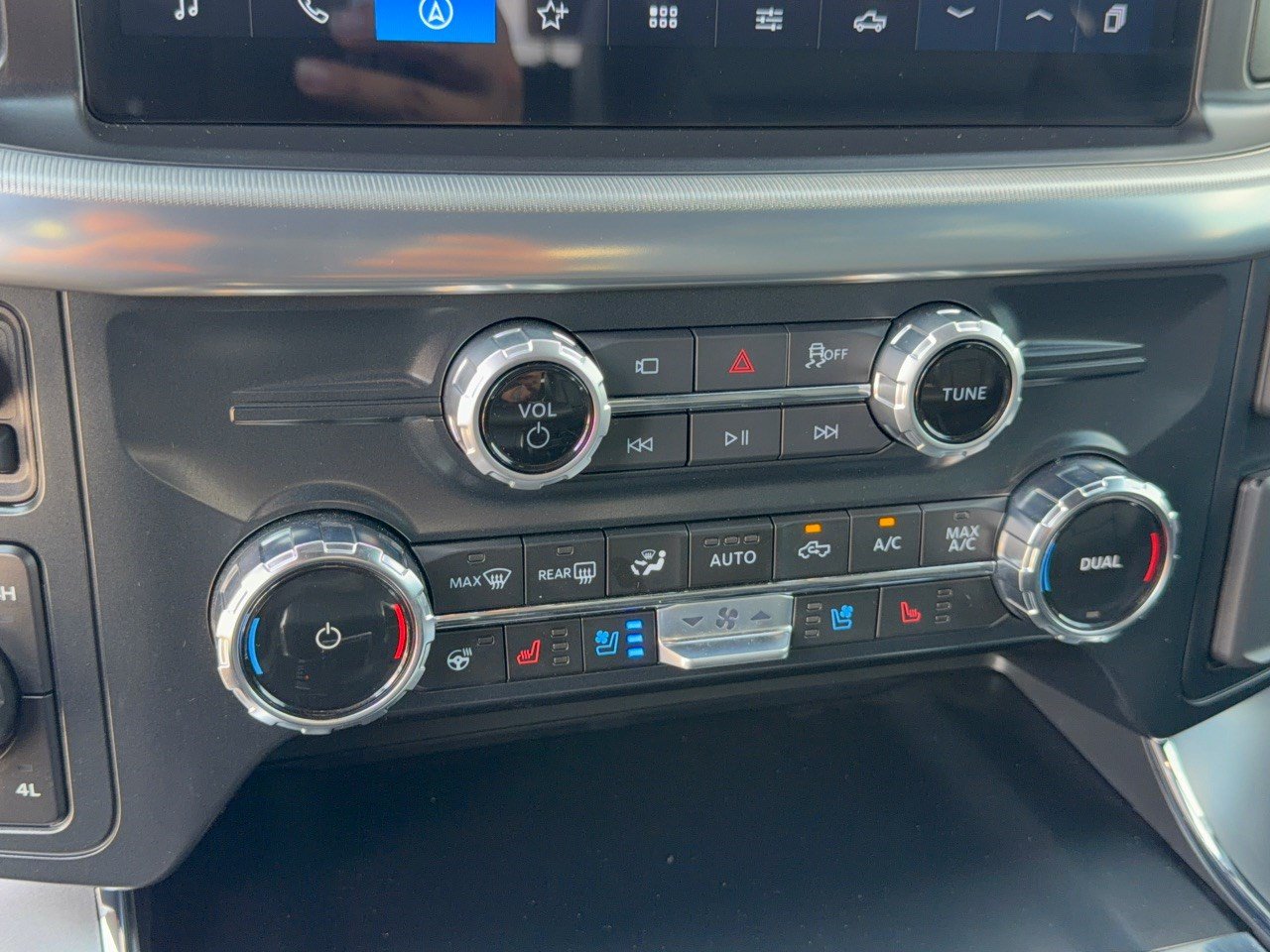 Used 2025 Ford F150 Lariat w/ Equipment Group 501A Mid AWD/4WD image 22