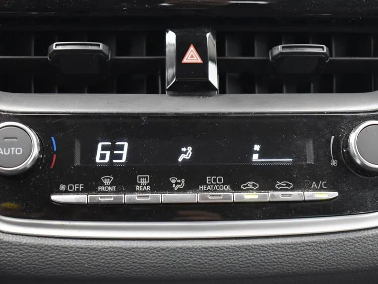 Used 2025 Toyota Corolla LE image 32