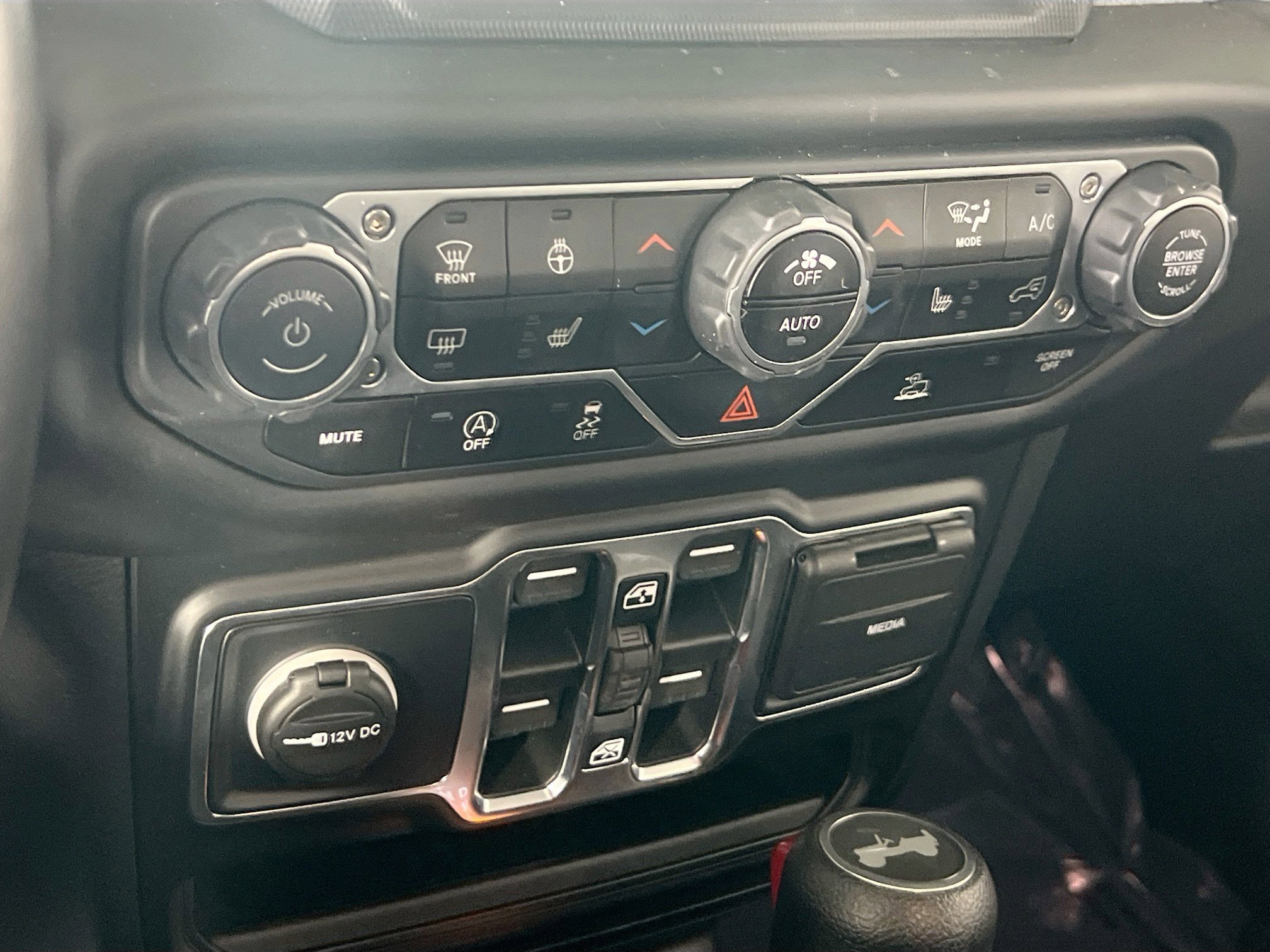 Used 2022 Jeep Wrangler Unlimited Sahara w/ LED Lighting Group image 16