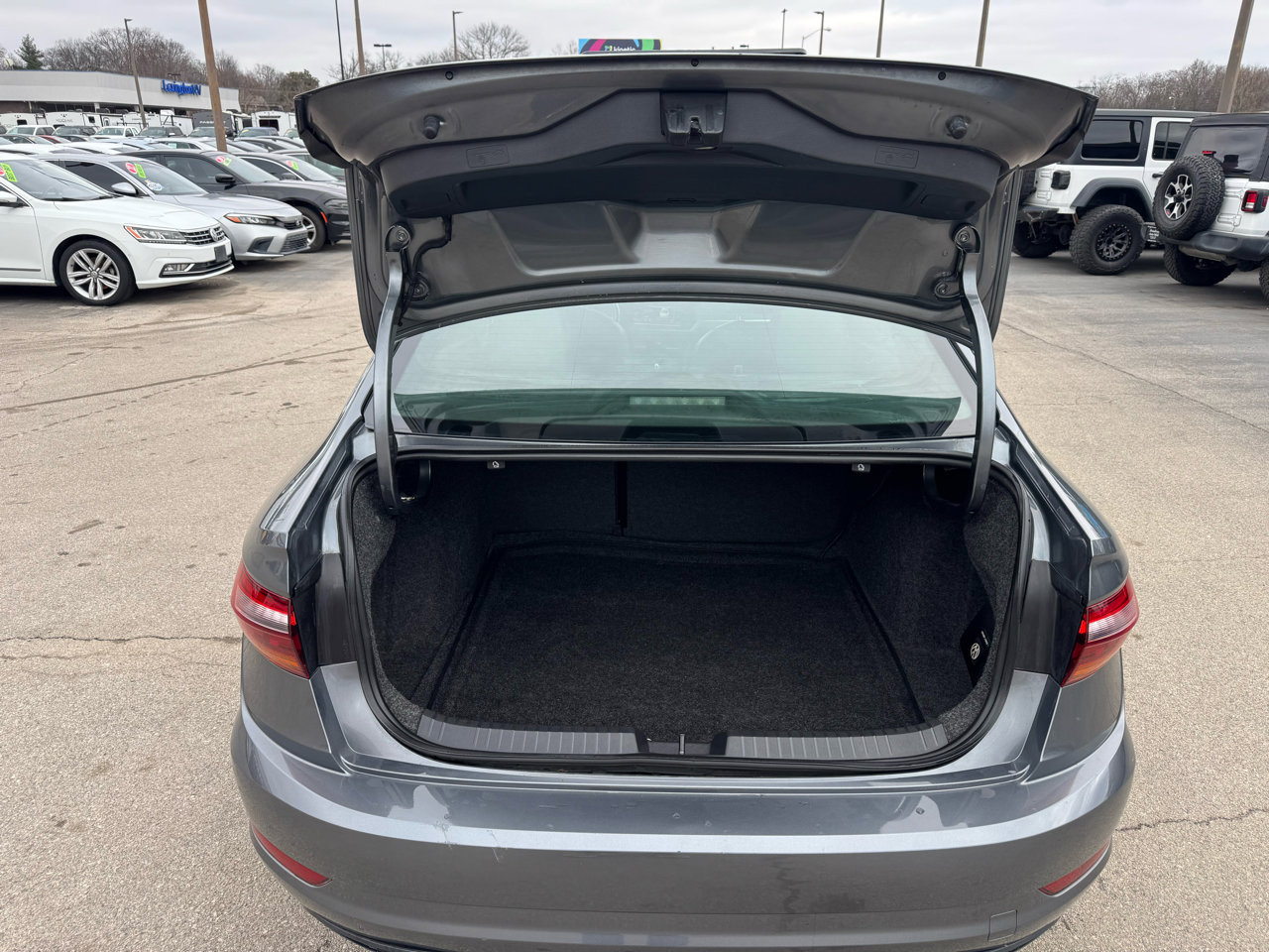 Used 2019 Volkswagen Jetta R-Line w/ R-Line Cold Weather Package image 11