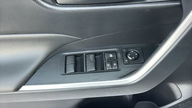 Used 2025 Toyota RAV4 LE image 12