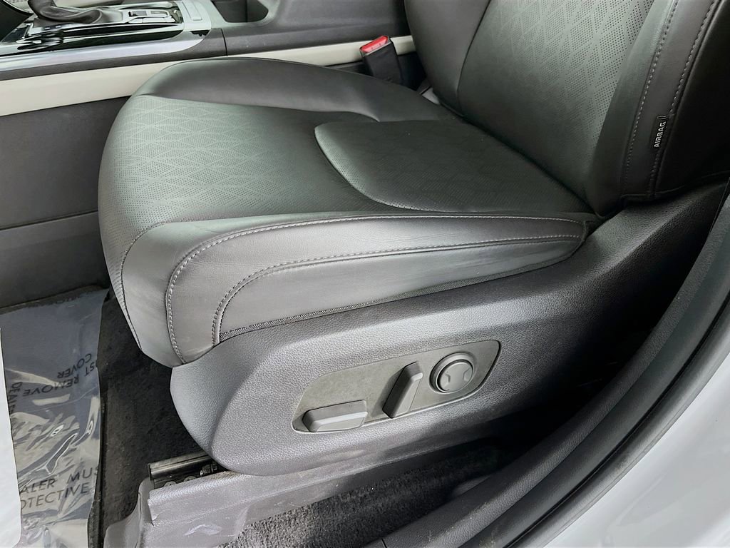 Used 2024 Kia Carnival EX image 27