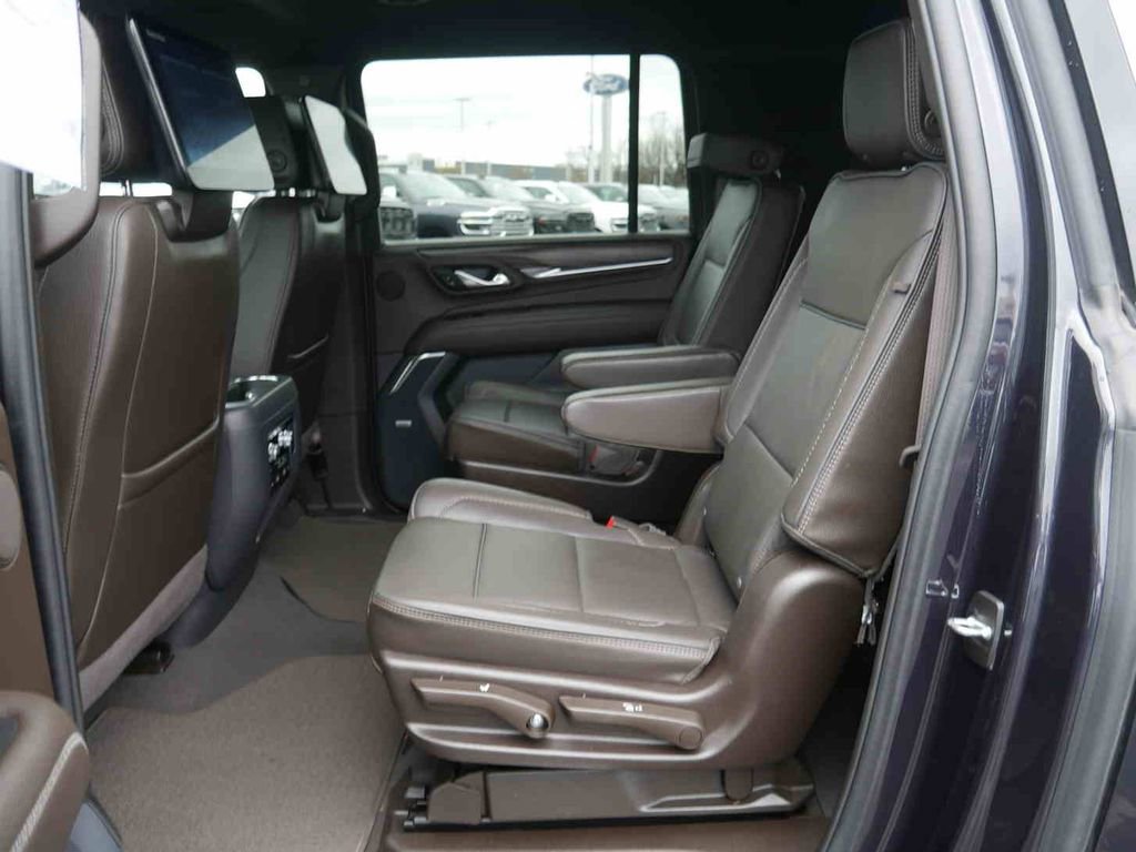 Used 2024 GMC Yukon XL Denali image 15