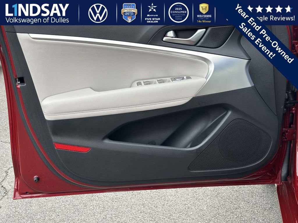 Used 2023 Genesis G70 2.0T image 9