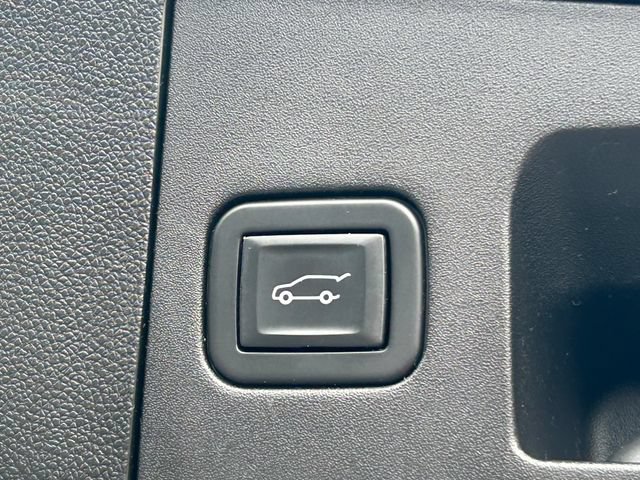 Used 2022 Cadillac XT4 Premium Luxury w/ Safety Alert Package AWD/4WD image 29