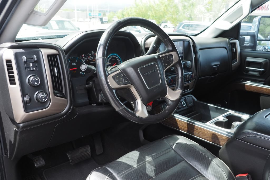 Used 2017 GMC Sierra 2500 Denali w/ Duramax Plus Package AWD/4WD image 12