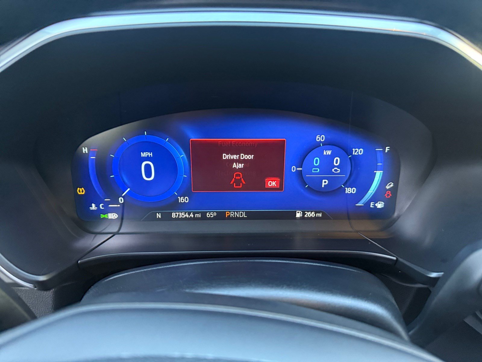 Used 2020 Ford Escape Titanium w/ Titanium Premium Package 2.0 AWD/4WD image 10