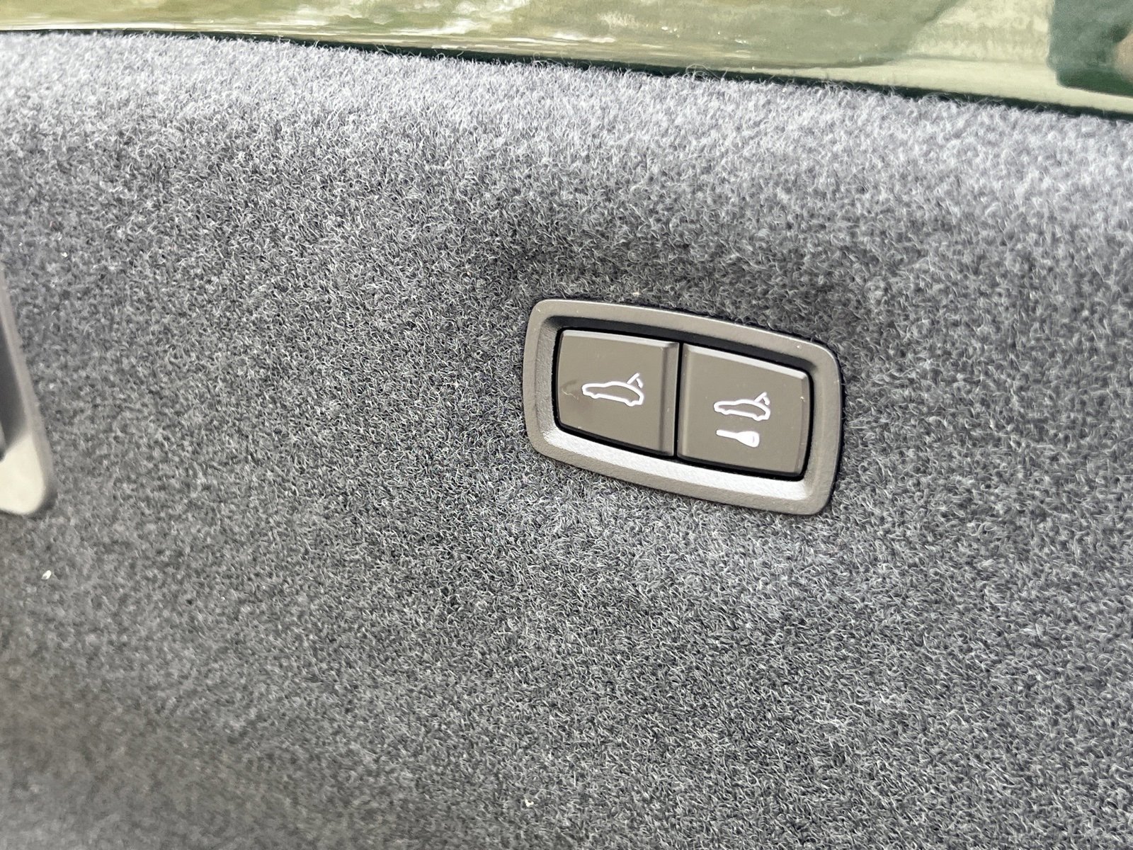 Certified 2025 Porsche Taycan image 18