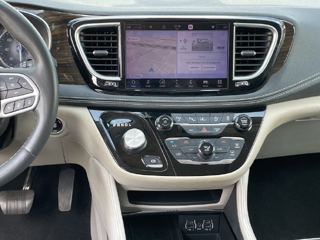 Used 2022 Chrysler Pacifica Limited FWD image 16