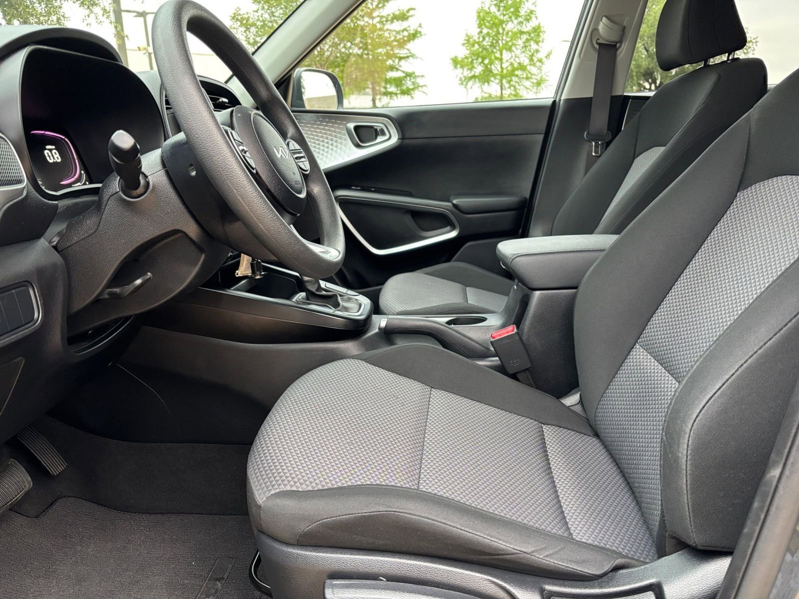 Used 2025 Kia Soul LX w/ LX Technology Package FWD image 27