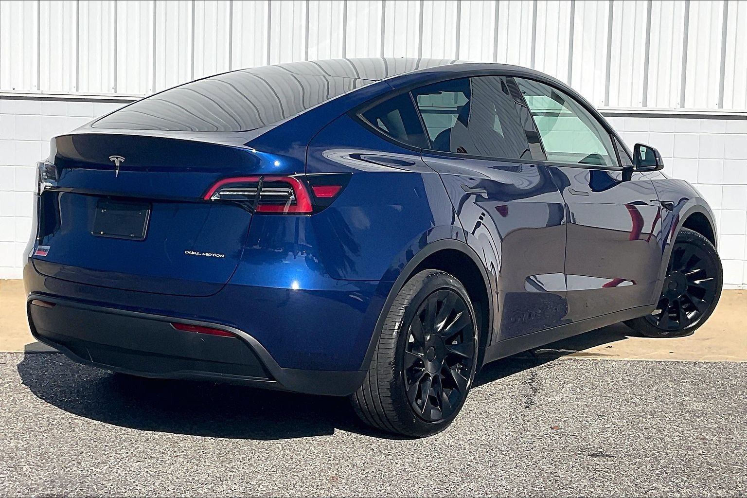 Used 2024 Tesla Model Y Long Range AWD/4WD image 17