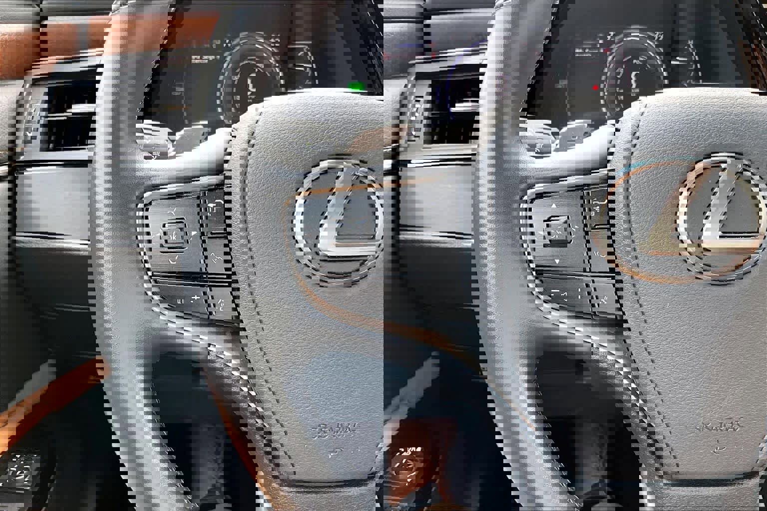 Certified 2025 Lexus ES 300h w/ Premium Package image 24