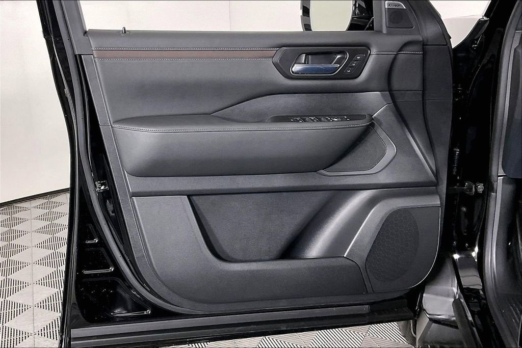 New 2026 Nissan Armada SL w/ Captain's Chari Seat Package AWD/4WD image 40