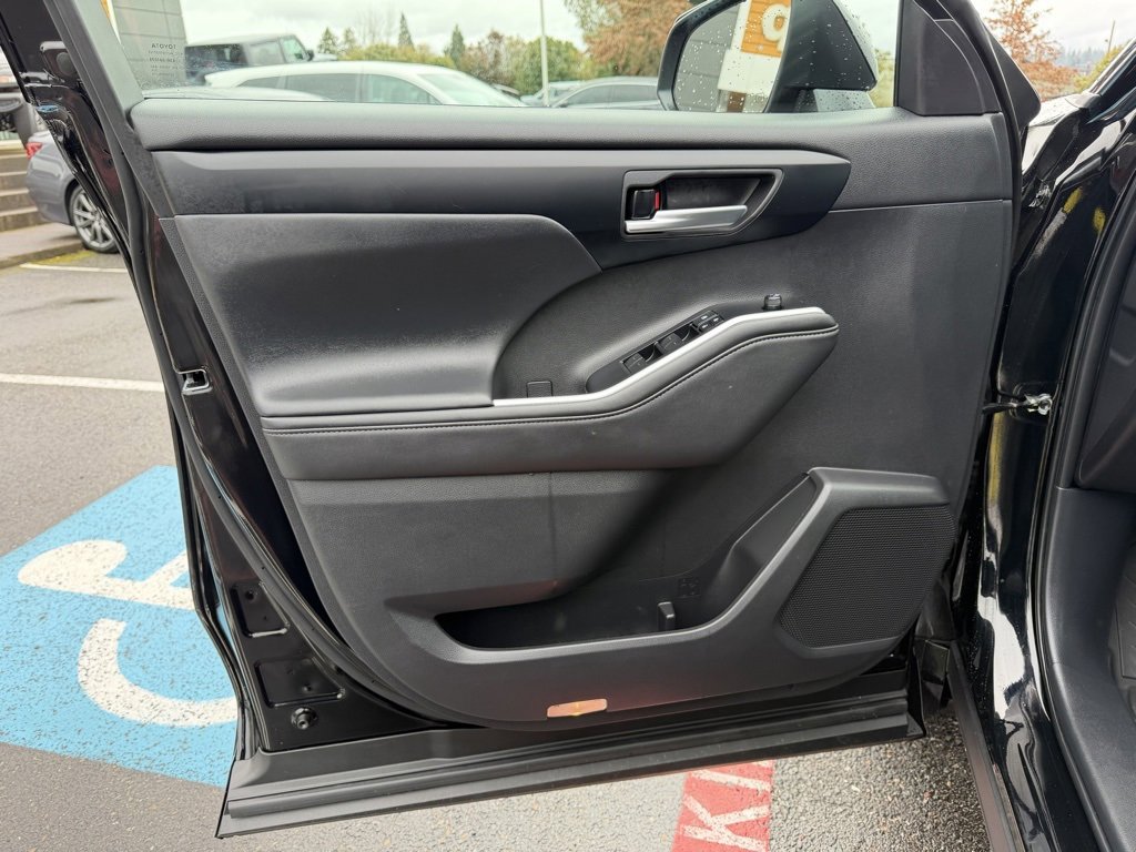 Used 2025 Toyota Highlander XSE image 12