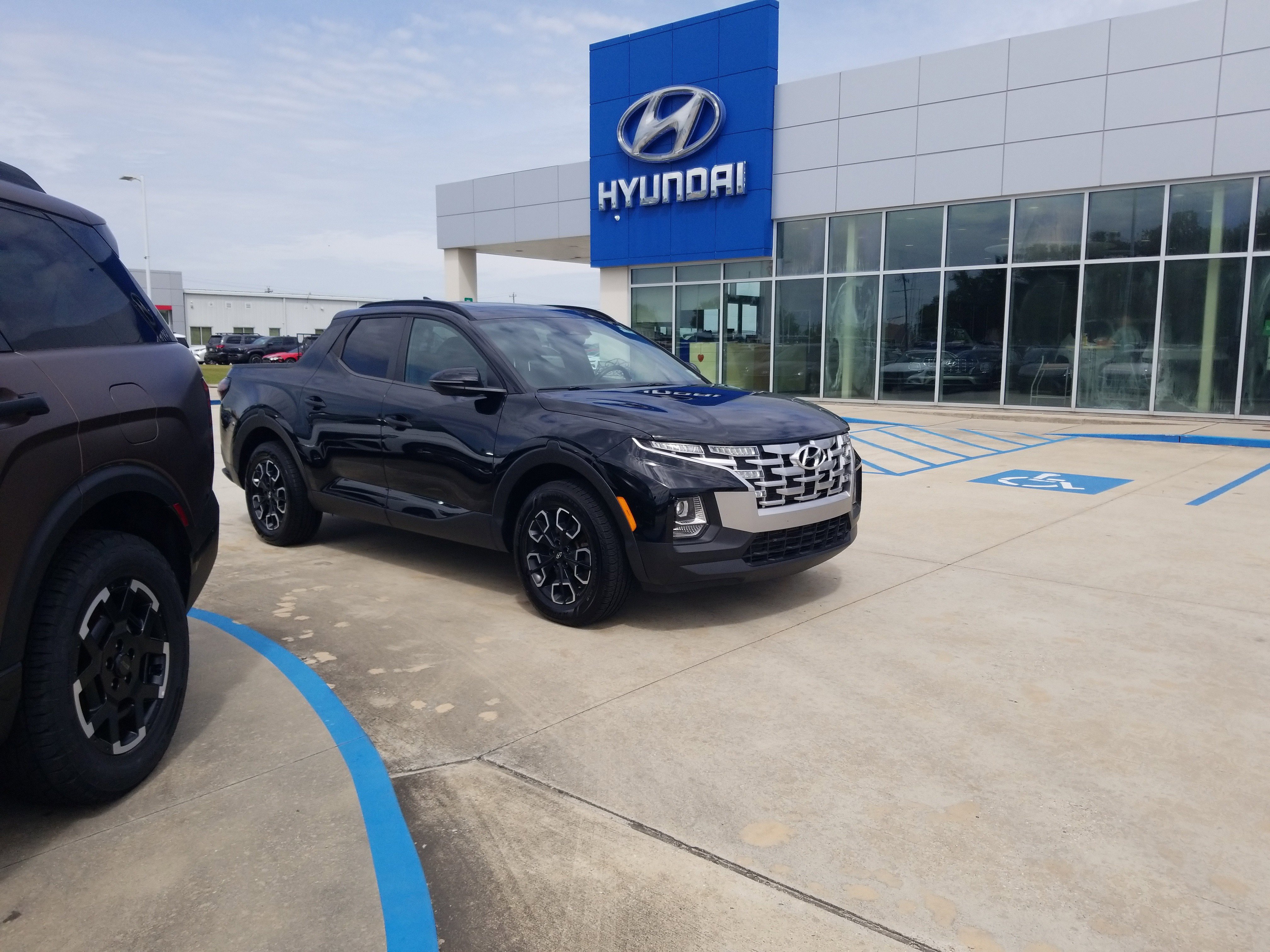 Used 2022 Hyundai Santa Cruz SEL w/ Activity Package FWD image 1