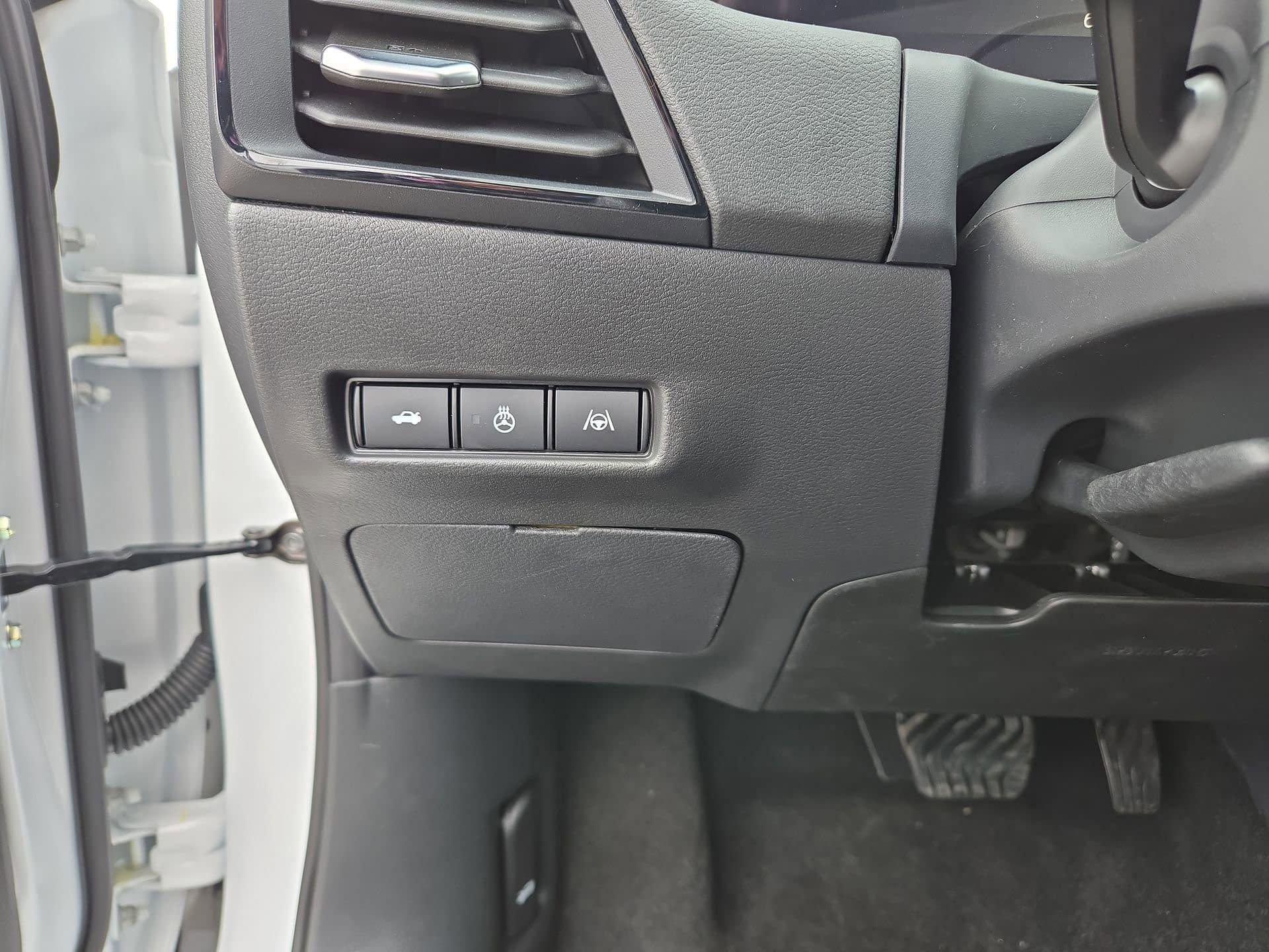 New 2026 Nissan Sentra SR w/ SR Premium Package FWD image 19