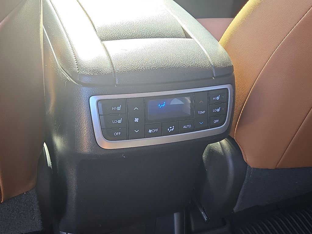 Used 2017 Toyota Highlander Limited image 17