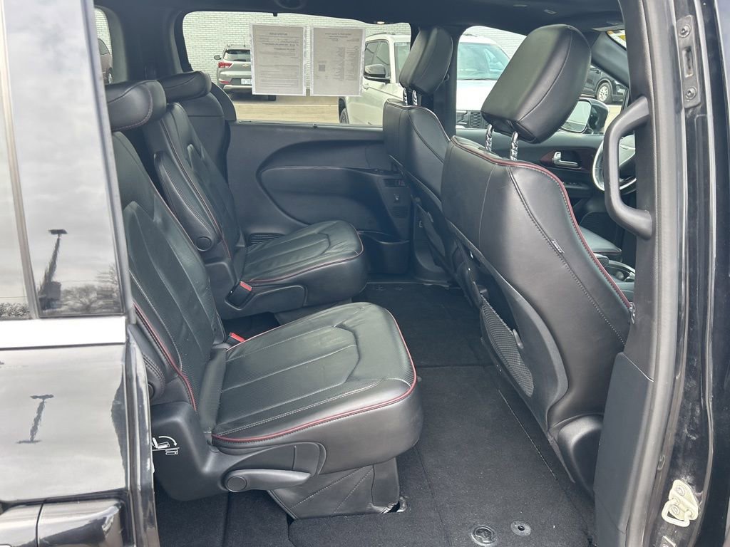 Used 2019 Chrysler Pacifica Limited image 19
