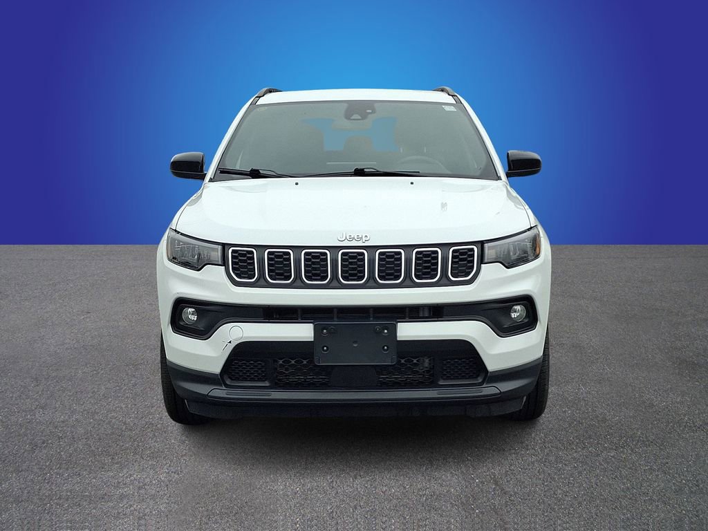 Used 2024 Jeep Compass Latitude image 2