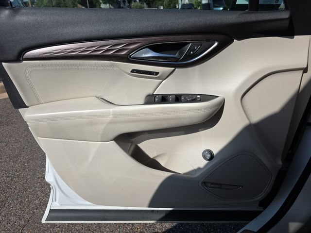 Used 2021 Buick Envision Avenir AWD/4WD image 18