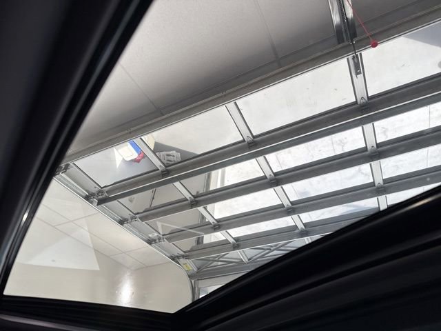 Used 2021 Toyota Avalon Limited image 24