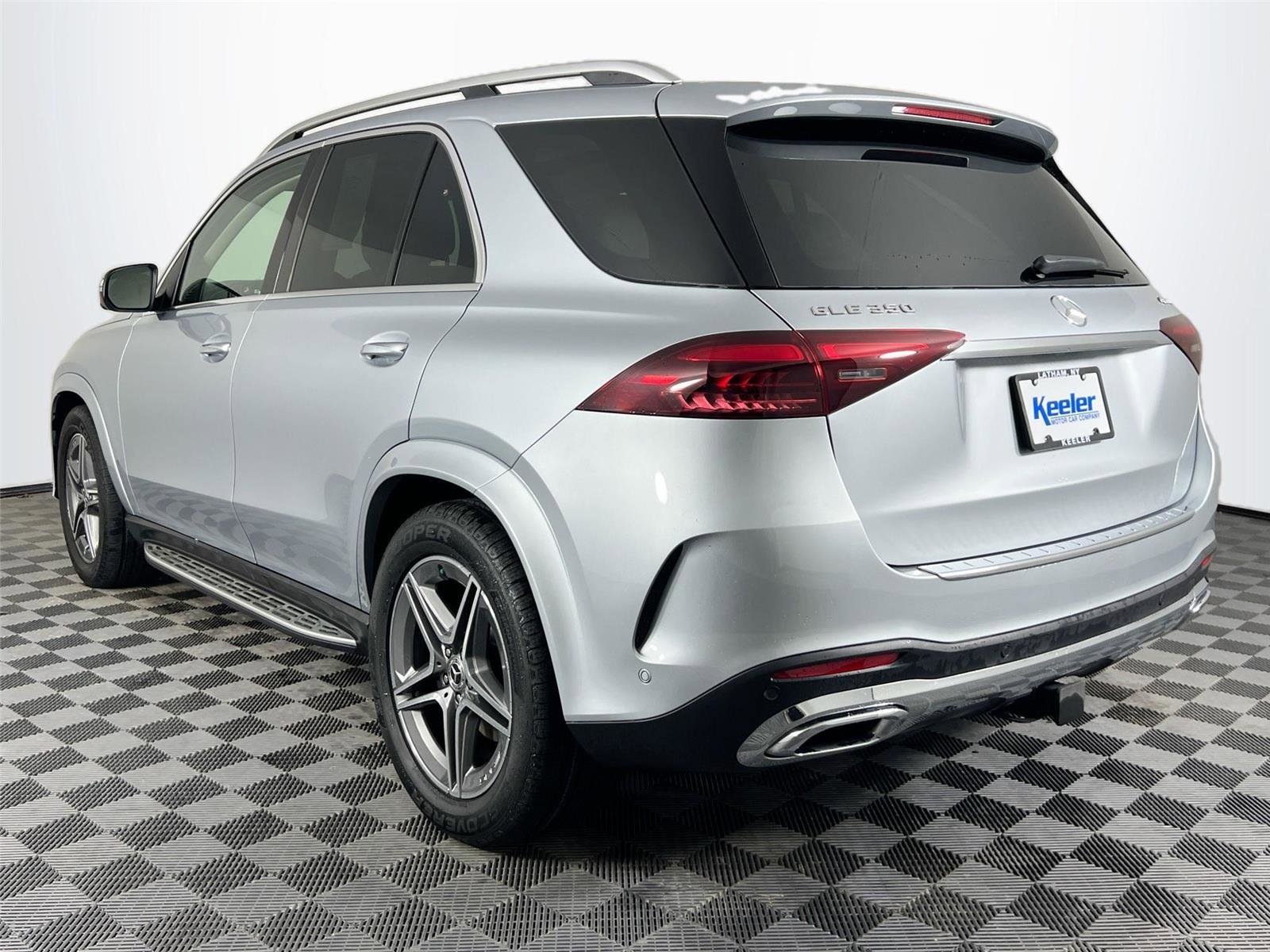 Certified 2025 Mercedes-Benz GLE 350 4MATIC image 4