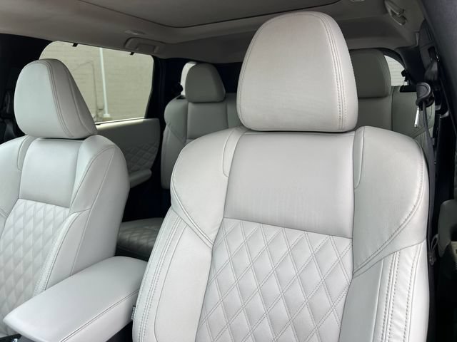Used 2024 Mitsubishi Outlander SEL AWD/4WD image 17