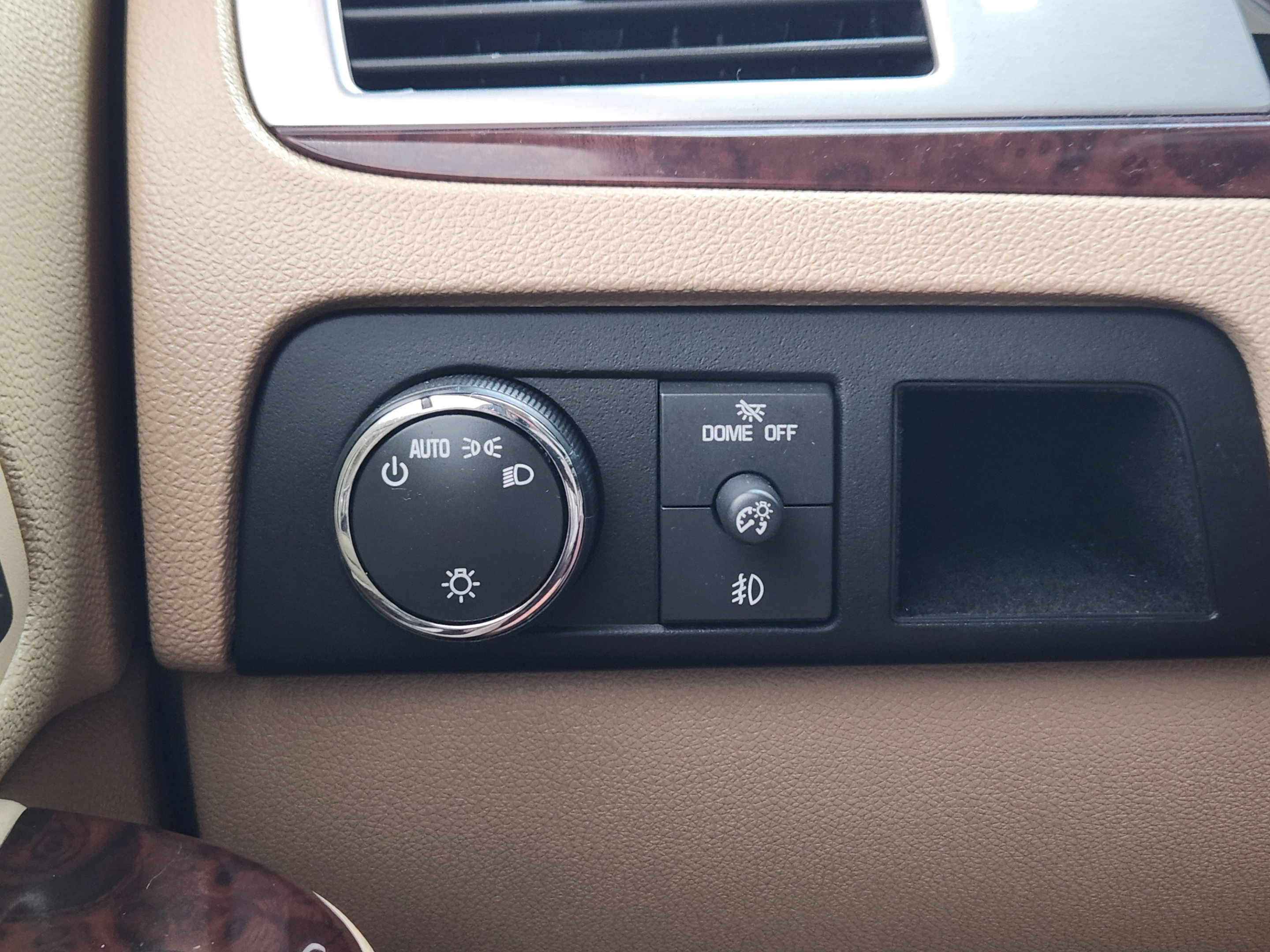 Used 2014 Cadillac Escalade Premium AWD/4WD image 15