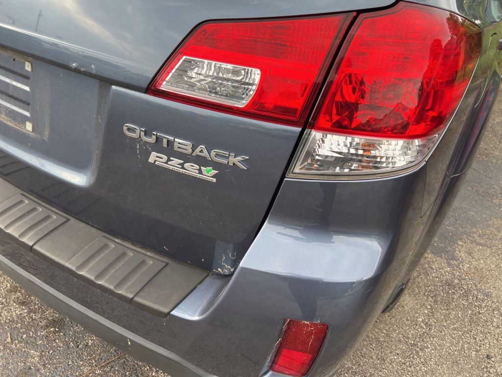 Used 2013 Subaru Outback 2.5i Premium AWD/4WD image 7